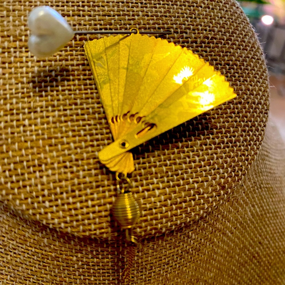 GOLD FAN PENDANT